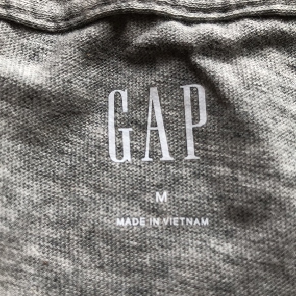 NWT GAP M SHORT SLEEVE V-NECK LIGHT GREY T- SHIRT 100% COTTON - Picture 4 of 6